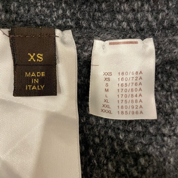 Louis Vuitton
Wool & Cashmere Turtleneck - Picture 9 of 9